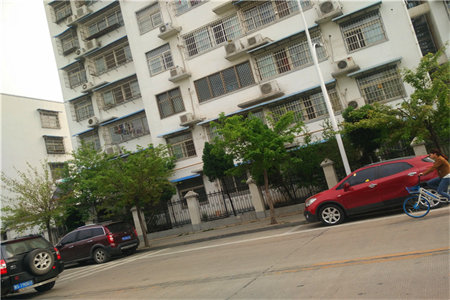 南湖实验学校旁首付20万，这种风格不要太巴士